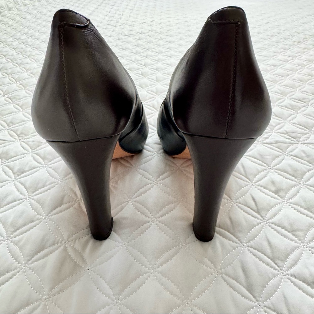 Corso Como Del Pumps Two Tone Black Brown Leather Round Cap Toe Heels Sz 9.5 - Picture 11 of 11